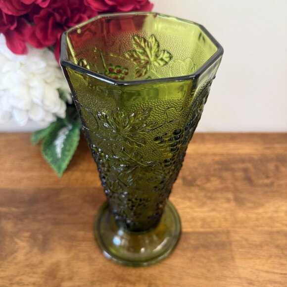 Vintage Avocado Green Glass Hexagonal Grape Vase Pedestal Base MCM Decor - Picture 3 of 4